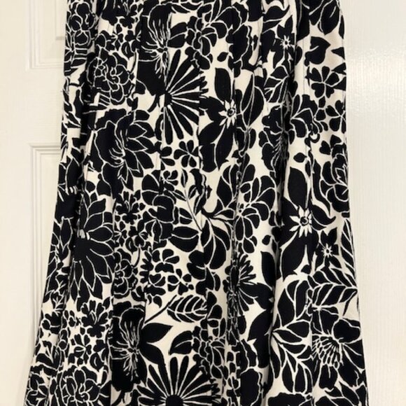Ann Taylor black floral silk skirt - Picture 4 of 8